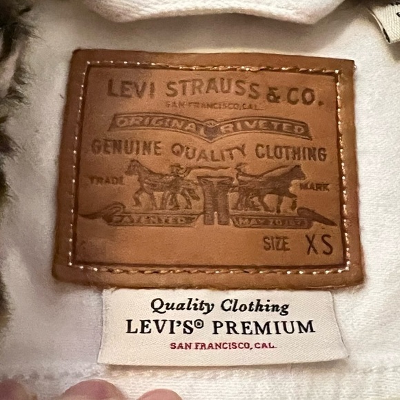 Levi's Cropped Denim Trucker Jacket With Leopard Fur Collar - Picture 7 of 10